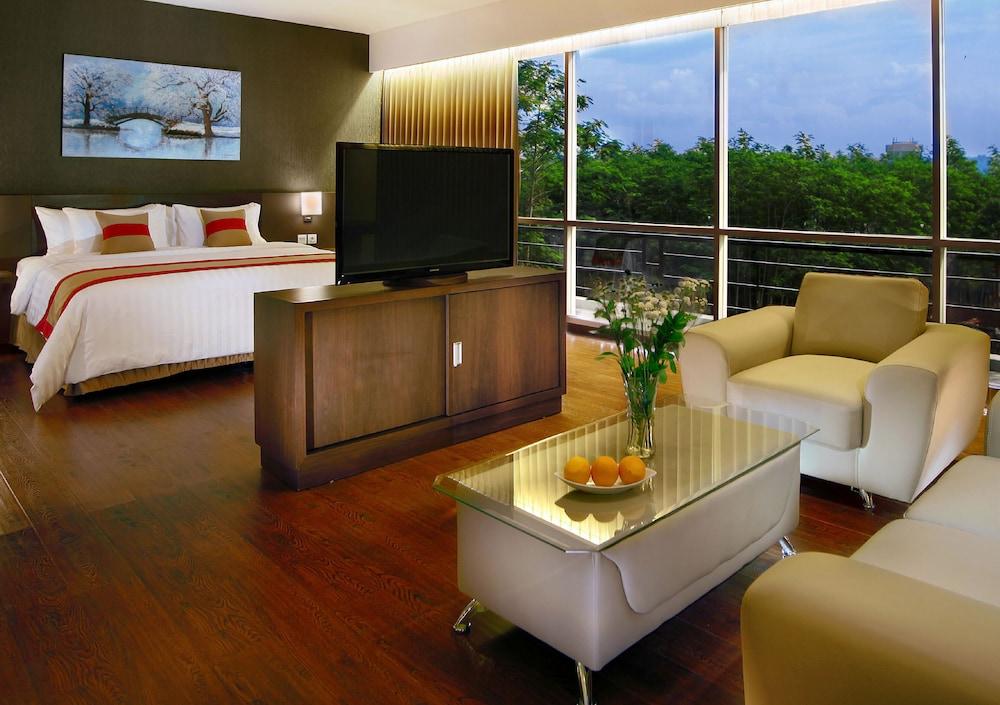 Aston Jember Hotel & Conference Center Dış mekan fotoğraf